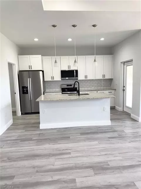 Kitchen - 2001 Jeronimo Rd, Labelle, FL 33935 photo 2 of 3