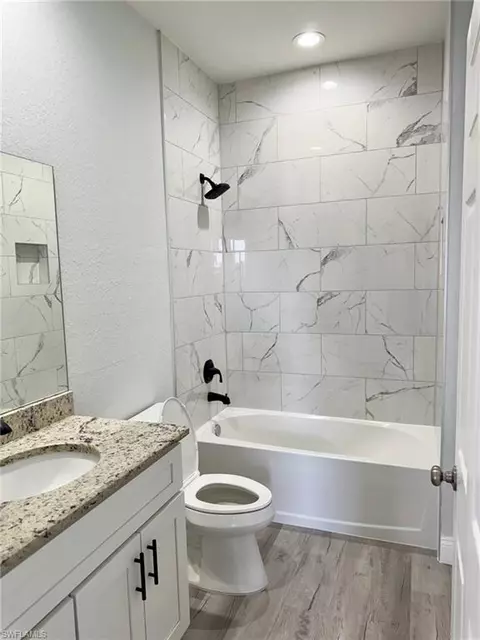 Bath - 2001 Jeronimo Rd, Labelle, FL 33935 photo 1 of 3