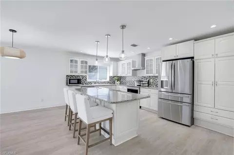 Kitchen - 573 98th Ave N, Naples, FL 34108 photo 4 of 5