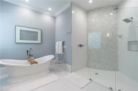 Bath - 2125 Modena Ct, Naples, FL 34105 photo 5 of 8