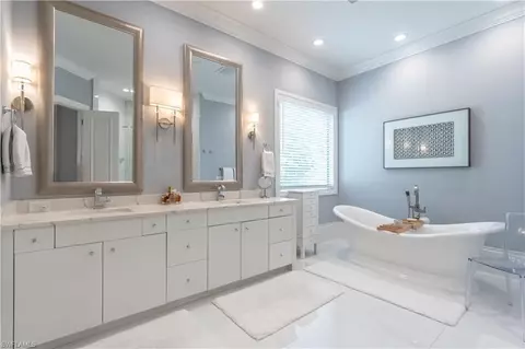 Bath - 2125 Modena Ct, Naples, FL 34105 photo 4 of 8