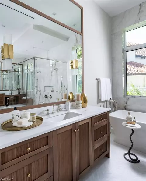 Bath - 3131 Gin Ln, Naples, FL 34102 photo 2 of 8