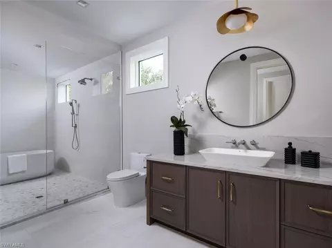 Bath - 3131 Gin Ln, Naples, FL 34102 photo 6 of 8