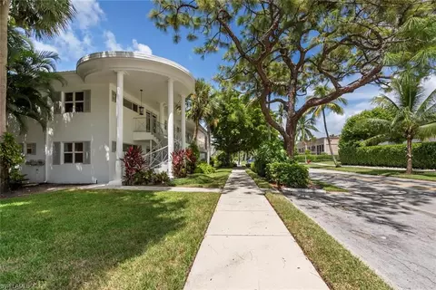 288 2nd St S #288, Naples, FL 34102