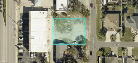 2718 SE Santa Barbara Pl, Cape Coral, FL 33904