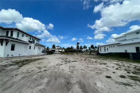 2126 Snook Dr, Naples, FL 34102 photo 3