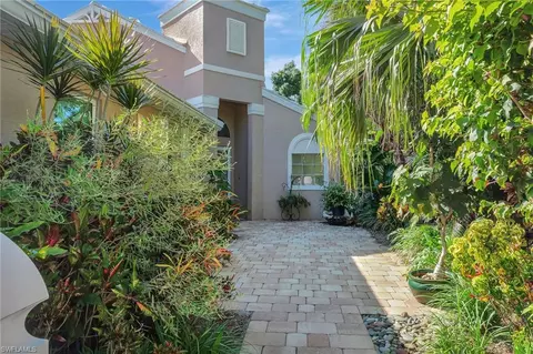 1351 Old Oak Ln, Naples, FL 34110