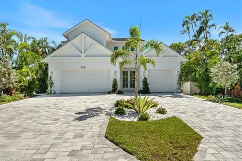 1060 Hollygate Ln, Naples, FL 34103
