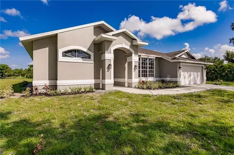 19412 Cypress View Dr, Fort Myers, FL 33967
