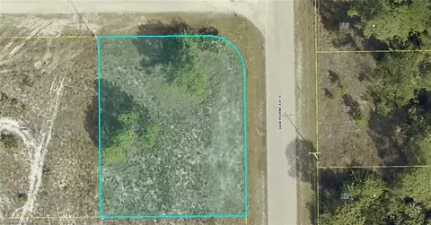 878 Sunflower Ct, Lehigh Acres, FL 33974
