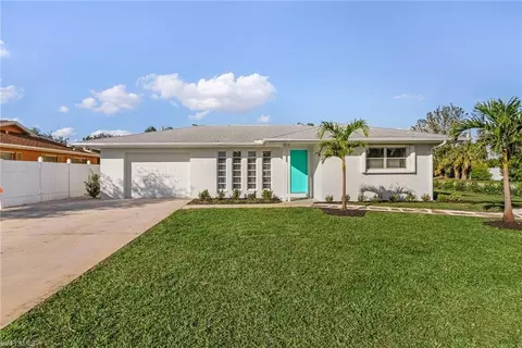 1075 Hilltop Dr, Naples, FL 34103