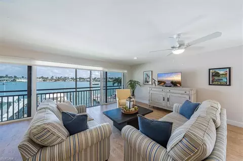 2800 Gulf Shore Blvd N #209, Naples, FL 34103