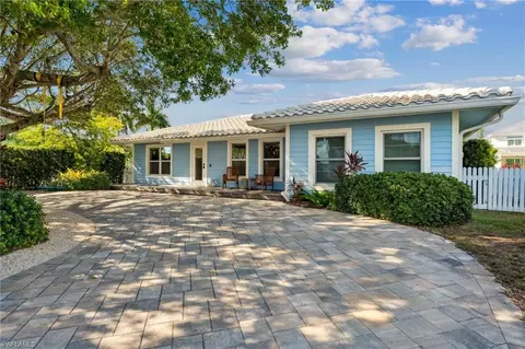 2777 Gulfview Dr, Naples, FL 34112 photo 1