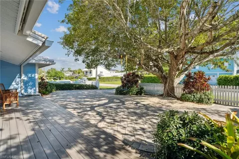 2777 Gulfview Dr, Naples, FL 34112 photo 3