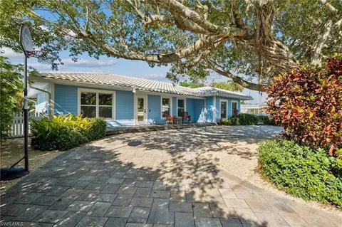 2777 Gulfview Dr, Naples, FL 34112 photo 2