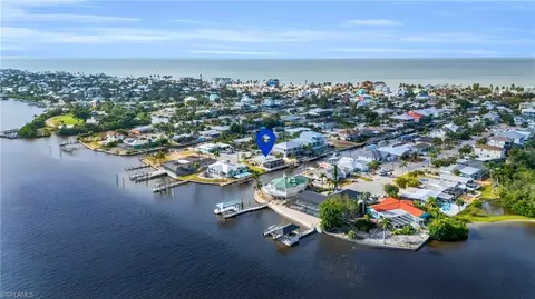 467 Madison Ct, Fort Myers Beach, FL 33931
