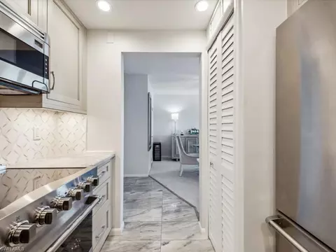 Kitchen - 2170 Gulf Shore Blvd N #1-61E, Naples, FL 34102 photo 2 of 2