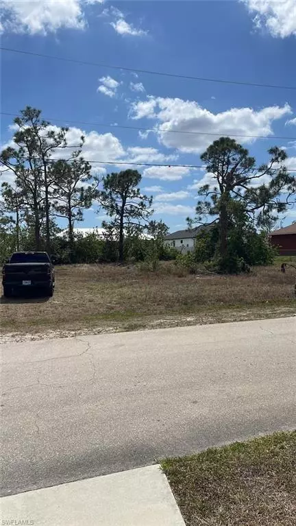 1902 NE 17th Pl, Cape Coral, FL 33909