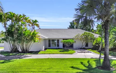 7247 Lake Dr, Fort Myers, FL 33908