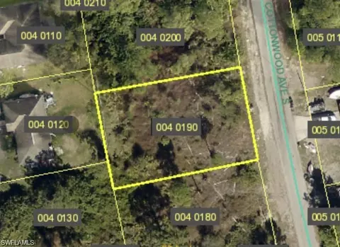 524 Cottonwood Ave S, Lehigh Acres, FL 33974