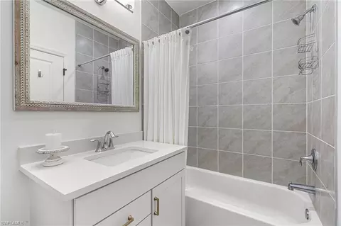 Bath - 7606 Rockefeller Dr, Naples, FL 34119 photo 2 of 3