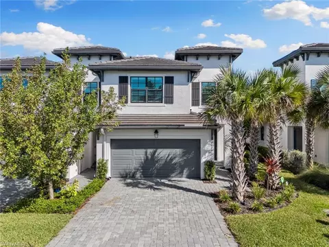 7606 Rockefeller Dr, Naples, FL 34119