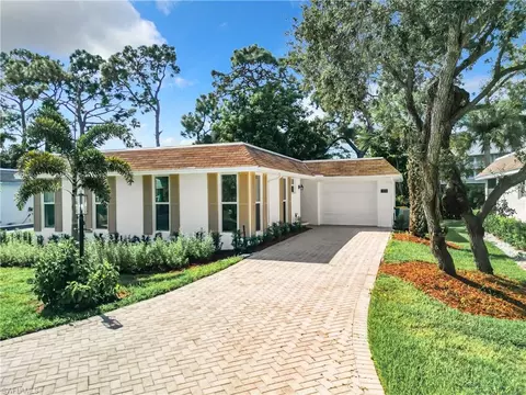 375 Carnaby Ct #54, Naples, FL 34112