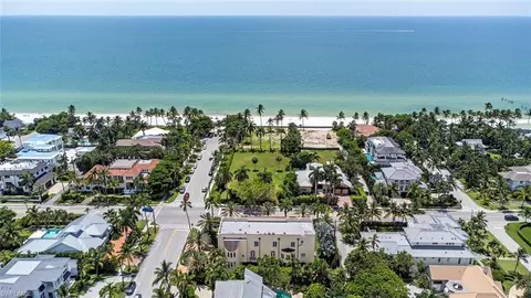 View/Area - 111 5th Ave S, Naples, FL 34102 photo 2 of 4