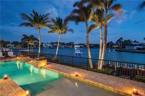 320 Spring Line Dr, Naples, FL 34102