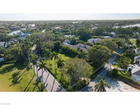 2433 Lantern Ln, Naples, FL 34102 photo 4