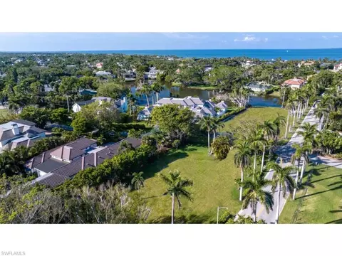 2433 Lantern Ln, Naples, FL 34102