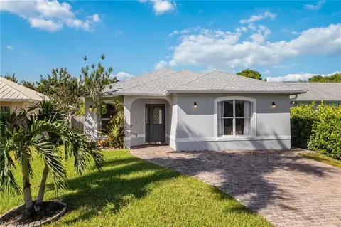 159 7th St, Naples, FL 34113