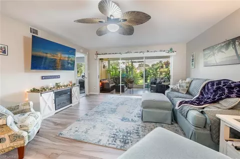 200 Furse Lakes Cir #B-1, Naples, FL 34104