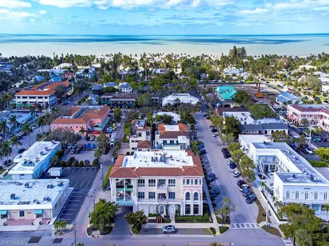 382 12th Ave S #3, Naples, FL 34102