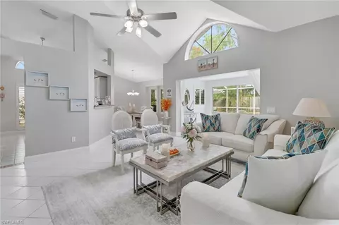 121 Saint James Way, Naples, FL 34104