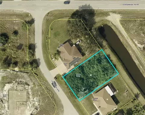 1040 Cavanagh Ave, Lehigh Acres, FL 33971