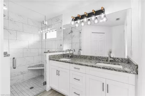 Bath - 7969 19th Ter, Labelle, FL 33935 photo 1 of 2
