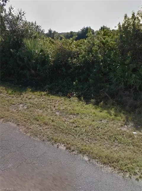620 Chattman St E, Lehigh Acres, FL 33974 photo 4