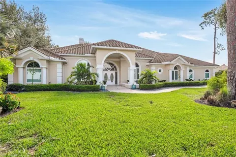 122 Edgemere Way S, Naples, FL 34105