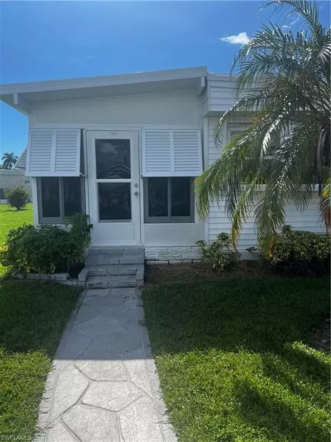 11 Topaz Ln #T-11, Naples, FL 34112