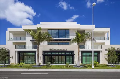 82 9th St S #205, Naples, FL 34102