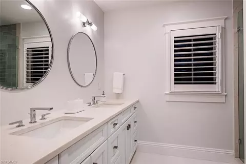 Bath - 428 Central Ave, Naples, FL 34102 photo 3 of 4