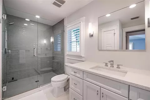 Bath - 428 Central Ave, Naples, FL 34102 photo 4 of 4