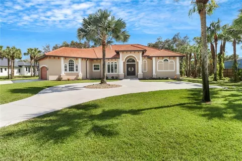 720 13th St NW, Naples, FL 34120