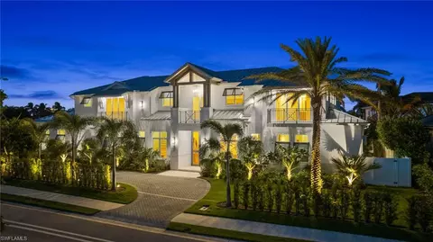 605 Harbour Dr, Naples, FL 34103