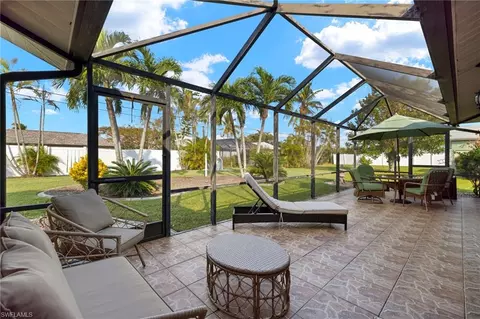 2136 SW 14th Pl, Cape Coral, FL 33991