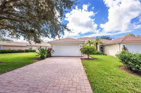 7723 Berkshire Pines Dr, Naples, FL 34104