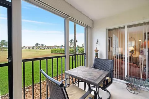 37 High Point Cir E #107, Naples, FL 34103