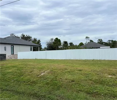 2808 8th St W, Lehigh Acres, FL 33971