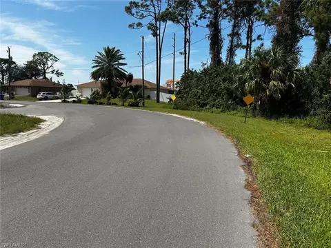 2924-2926 Wallace Ave S, Lehigh Acres, FL 33973